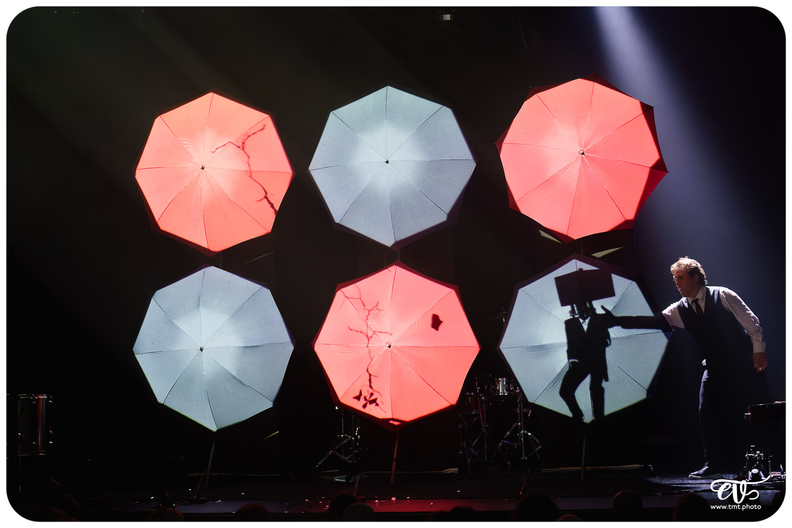 DRUM BROTHERS (LES FRÈRES COLLE)